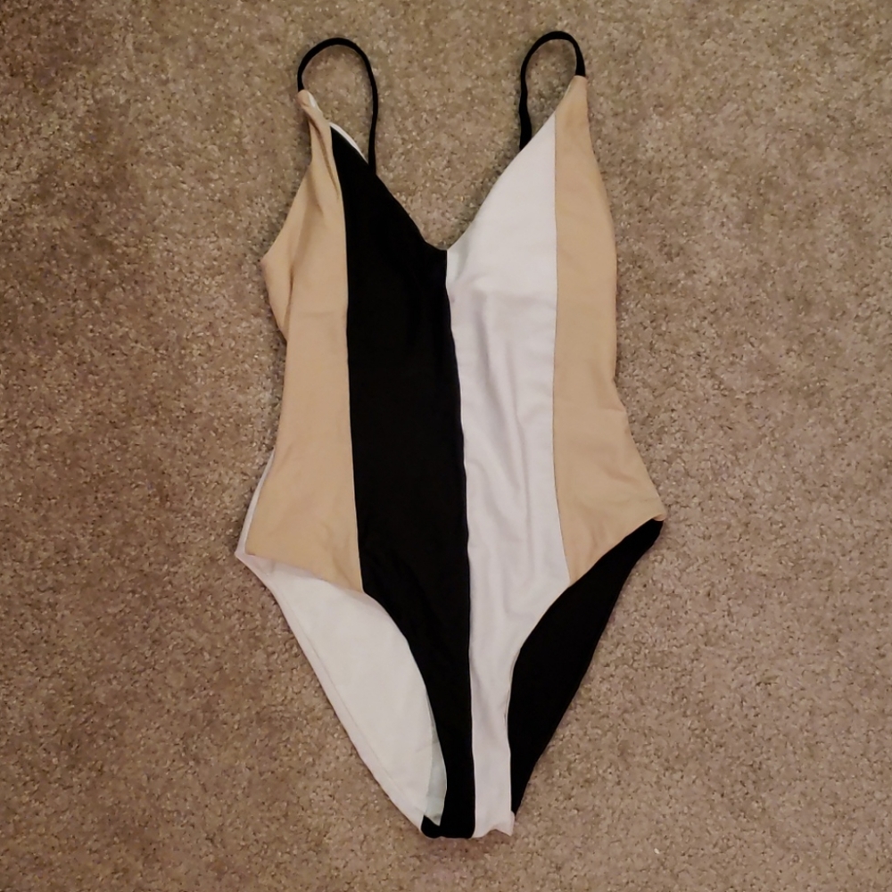 One piece swim